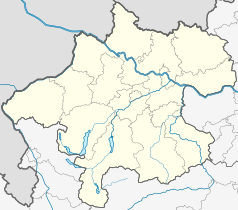 Mapa konturowa Górnej Austrii, blisko centrum na dole znajduje się punkt z opisem „Gmunden”