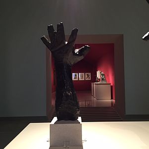 Хулио Гонсалес, ок. 1942, Поднятая левая рука, бронзовое литье, Национальный художественный музей Каталонии, подарено дочерью художника Робертой Гонсалес, 1972 г .; прием, 1973 г.