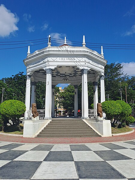 File:Bacolod Public Plaza Gazebo 2023-08-05.jpg