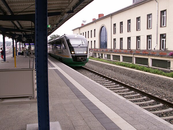 Vogtlandbahn train to Weischlitz on track 1