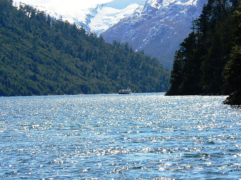 File:Bariloche, Río Negro, Argentina - panoramio (7).jpg