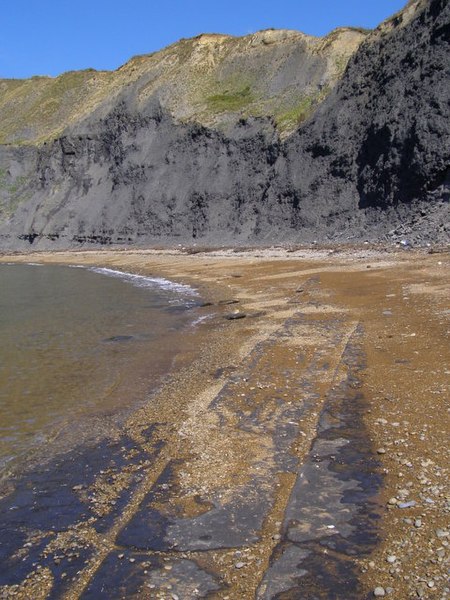 File:Beach and cliffs at Chapman's Pool - geograph.org.uk - 900421.jpg