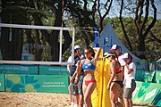 Deutsch: Beachvolleyball bei den Olympischen Jugendspielen 2018; Tag 8, 14. Oktober 2018; Mädchen, Achtelfinale – Bolivien-Puerto Rico 0:2 (18–21/18–21 ) English: Beach volleyball at the 2018 Summer Youth Olympics at 14 October 2018 – Girls Round of 16 – Bolivia-Puerto Rico 0:2 (18–21/18–21 )