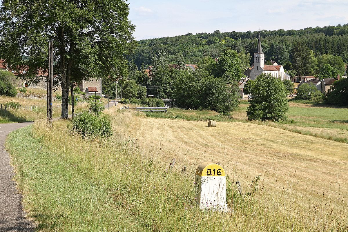 Beaulieu Village. Côte d'or. Болье вид на Женеваль. Cote d'or.