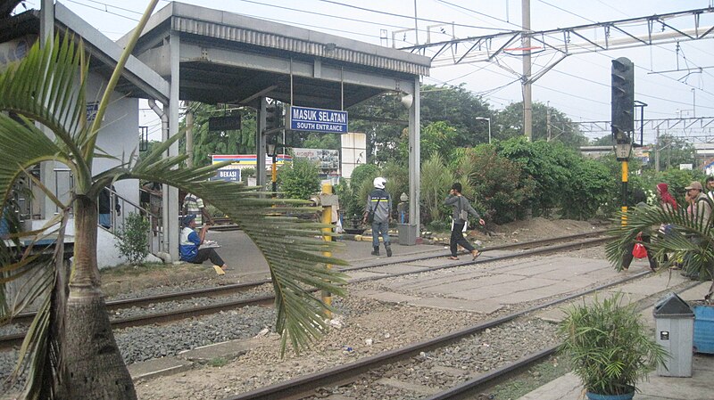 File:Bekasi Station 05.jpg