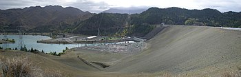 Barrage Benmore depuis le belvédère sud, près du déversoir