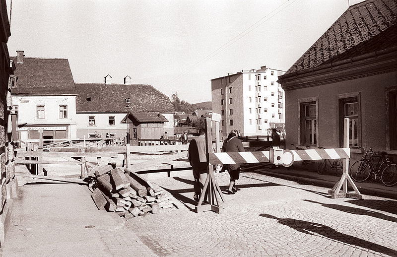 File:Betonski most za pešce čez Pako v Šoštanju 1960 (3).jpg