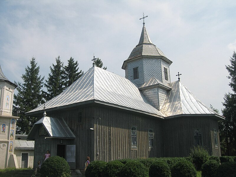 File:Biserica de lemn din Mazanaesti1.jpg