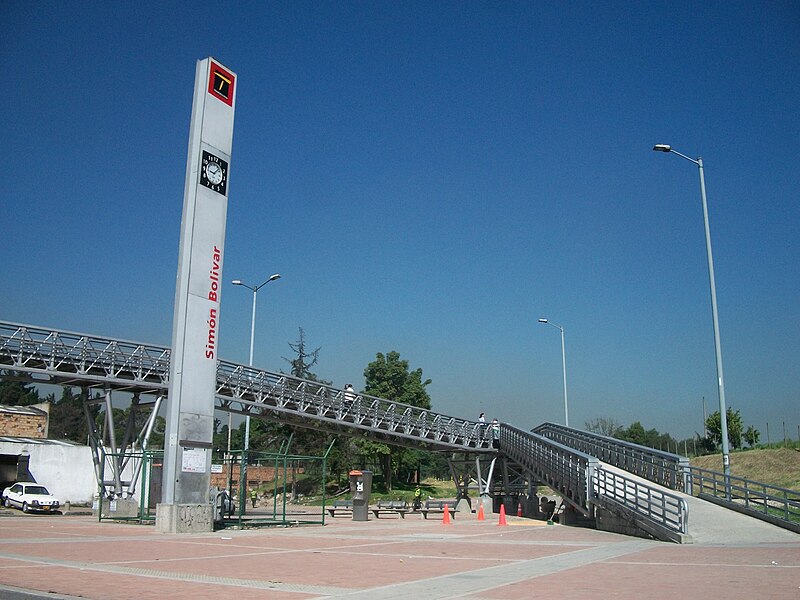 File:Bogotá estación TransMilenio Simón Bolivar.JPG