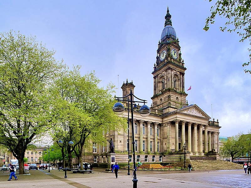 File:Bolton Town Hall, Victoria Square (geograph 7172391).jpg