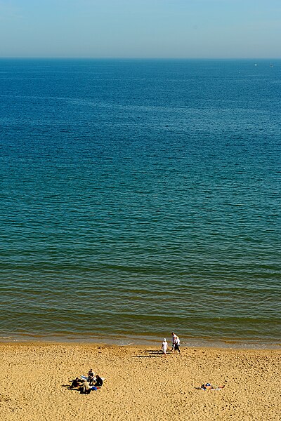 File:Bournemouth Beach (8720853809).jpg