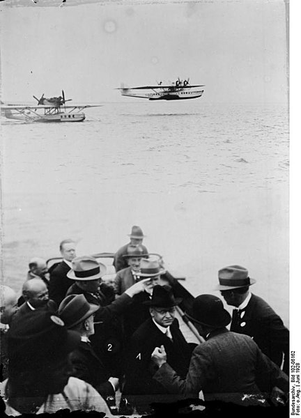 File:Bundesarchiv Bild 102-06162, Bodensee, Flugvorführung von Dornier-Flugbooten.jpg