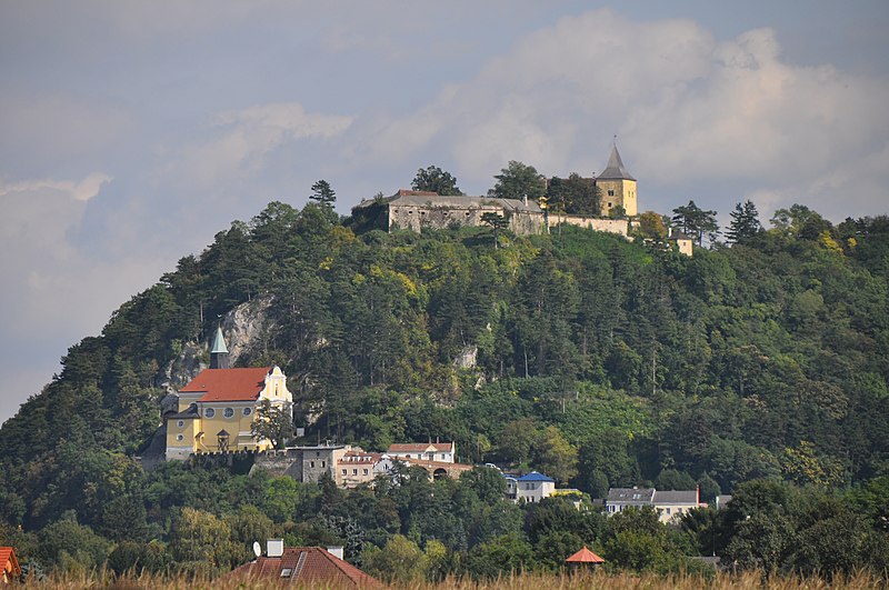 File:Burg Pitten.JPG