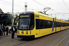 Vorführungsfahrten mit dem Dresdener Triebwagen 2802 vor dem Bahnhof Leipzig Hbf, 17. Mai 2003