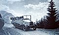 Postiauto Alpeilla noin vuonna 1930.