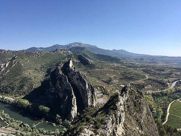 The conchas of Haro, where the Ebro passes into La Rioja forming the border with the Basque country