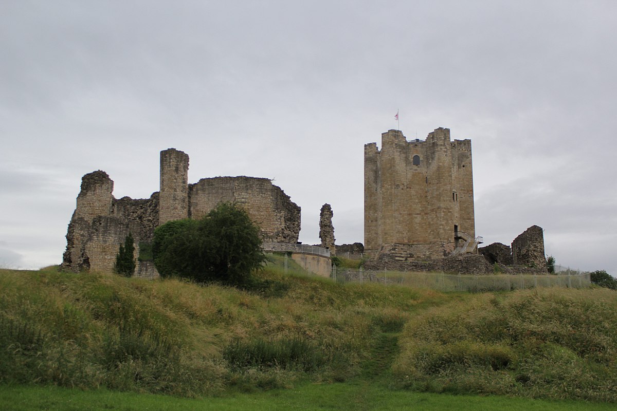 Замки 6. Conisbrough Castle. Замок Конисбро. Замок 7 класс. Крепость семи братьев и одной сестры.