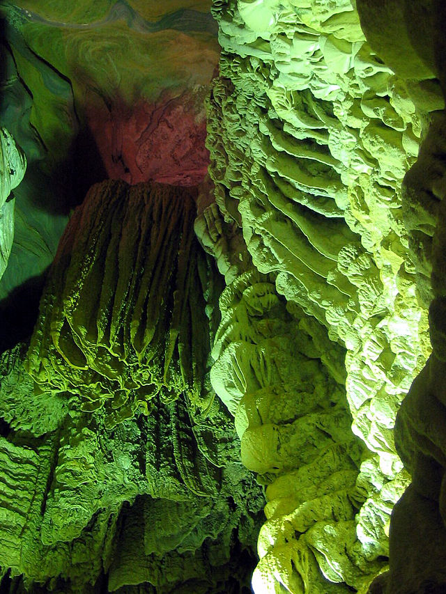 Resgate de Litotipo e Espeleotemas em Cavernas Carbonáticas, Matozinhos  (MG)