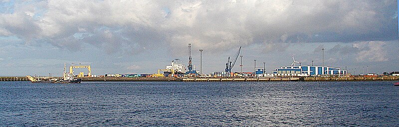 File:Cuxhaven 2006 Cux-Port Westseite by-RaBoe.jpg