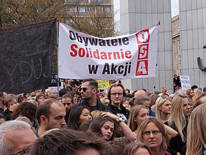 Czarny protest inicjatywy Ratujmy Kobiety 2016 10 01 w Warszawie 05.jpg