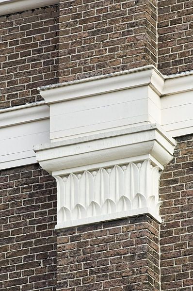 File:Detail pilaster met stucwerk en metselwerk - Assen - 20412952 - RCE.jpg