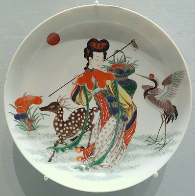 Dish with Magu, deity of longevity, Qing dynasty, approx. 1700–1800 AD, porcelain with overglaze polychrome