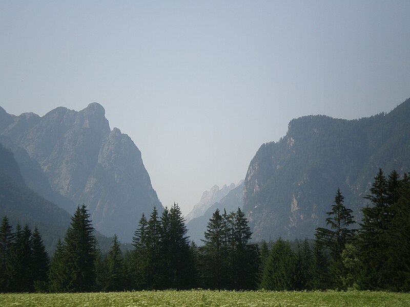 File:Dolomiten.jpg