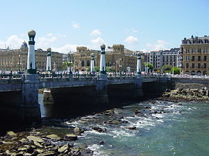 Donostia puente kursaal.JPG