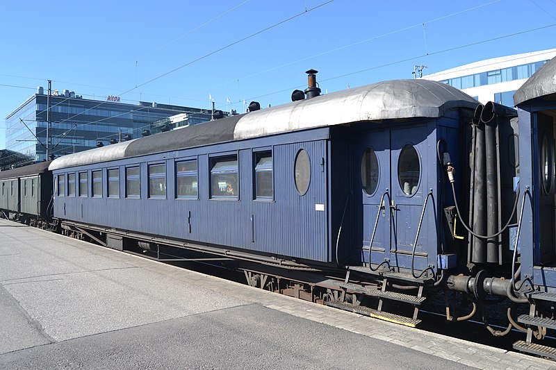 File:Eik coach in Finland.JPG