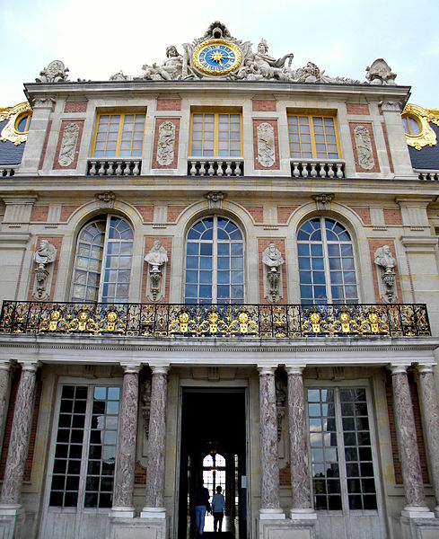 File:Entrée du château de Versailles.jpg