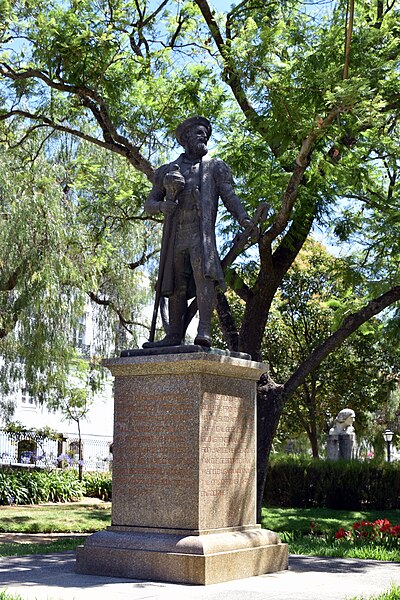 File:Escultura de Vasco de Gama.jpg