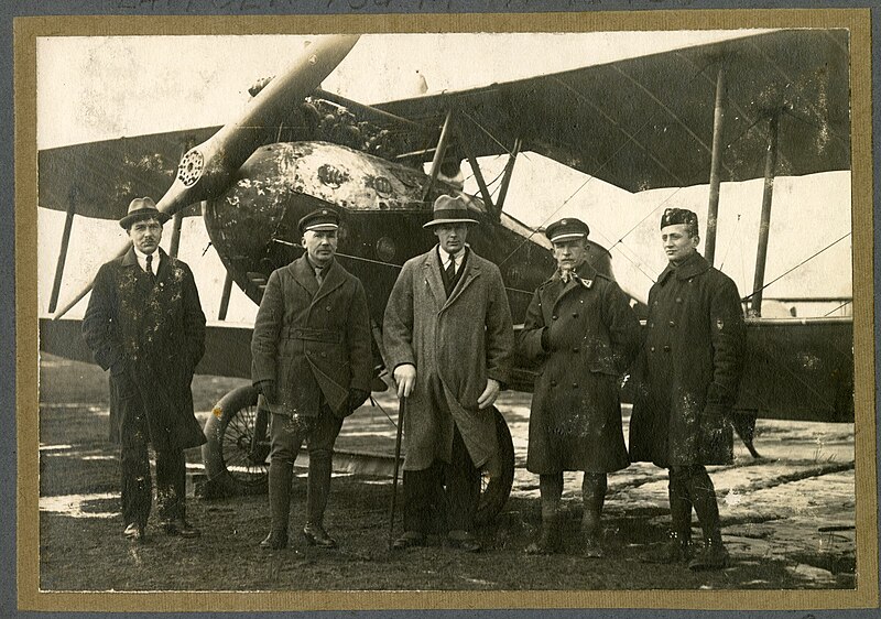 File:Farawell of Roderick Carr (centre), former chief of Lithuanian Air Force, 1921.jpg