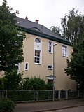 Residential house in semi-open development, part of a double residential building