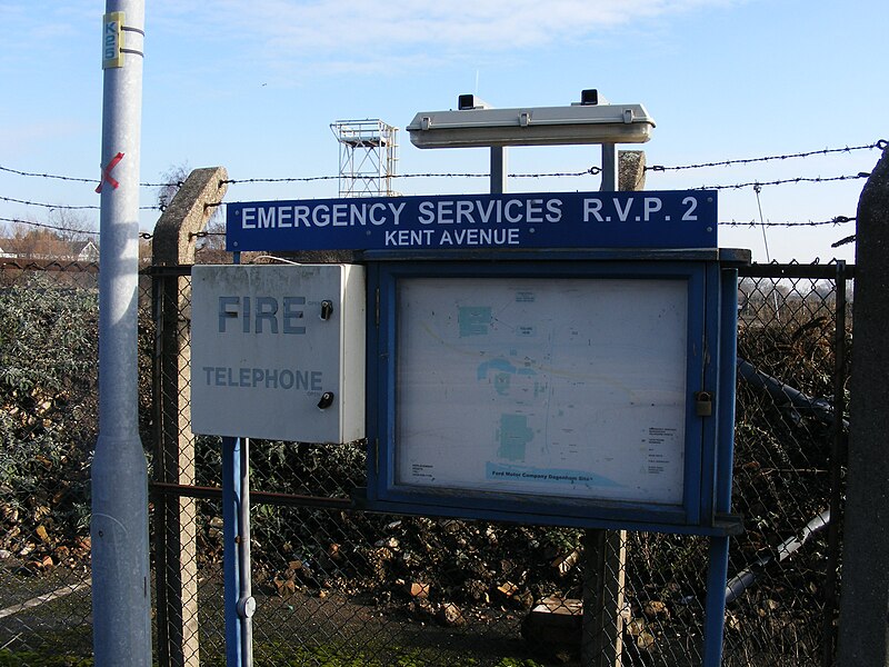 File:Ford plant demolition, Dagenham - 32286350024.jpg