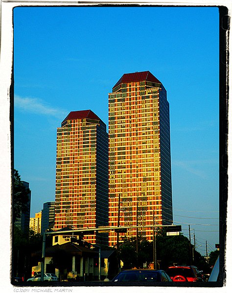 File:Four Leaf Towers - Flickr - pinemikey.jpg