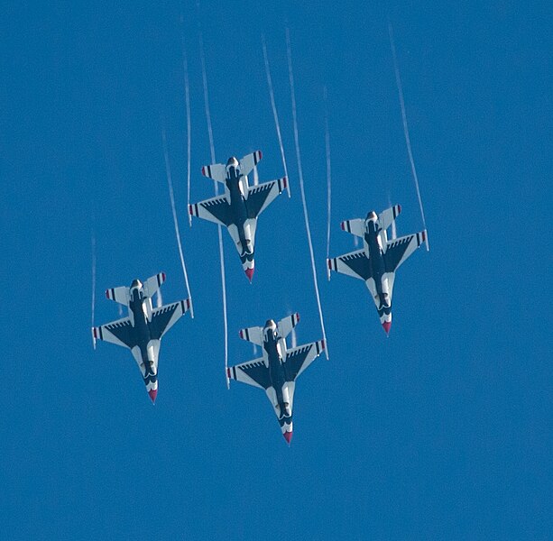 File:Four Thunderbirds trailing smoke in a steep dive (7674399718).jpg