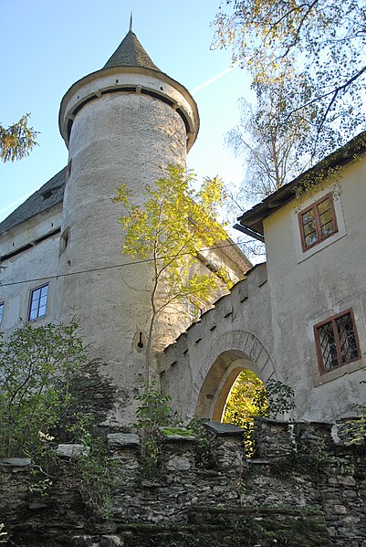 File:Frauenstein Schloss Torbogen und Turm 15102006 782.jpg