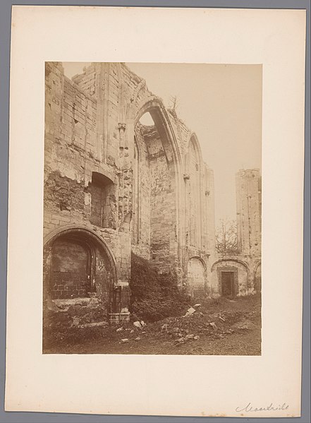 File:Gedeelte van de kerk bij het oude Beyart klooster te Maastricht, RP-F-00-5073.jpg