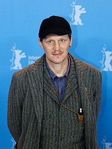 A kép leírása Georg Friedrich Fotóhívás Wilde Maus Berlinale 2017 1.jpg.