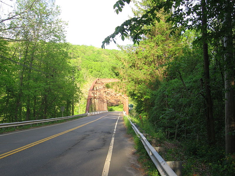 File:Glen Road bridge 104.JPG