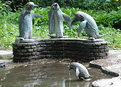 So kommt man zu Vogeltränke-Brunnen mit den Öffentlichen - Mehr zum Ort Hier