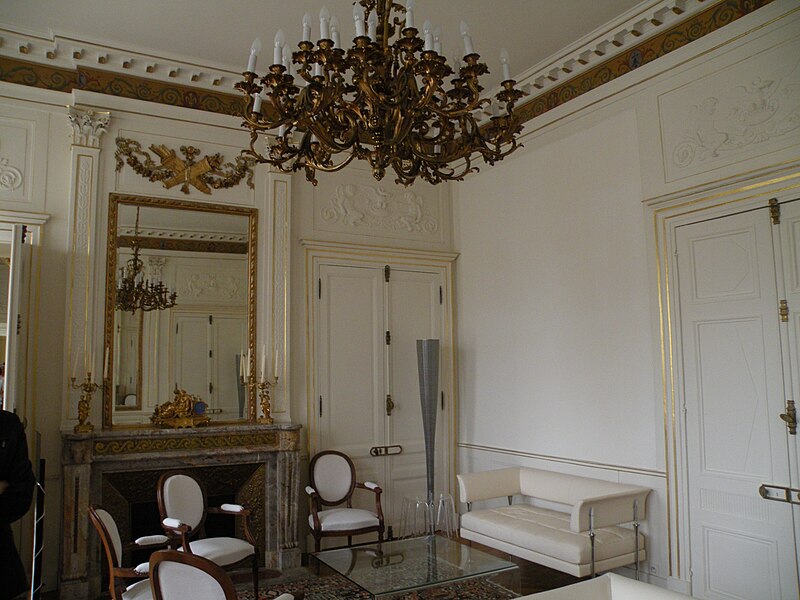 File:Hôtel de Courcy salon d'honneur.jpg