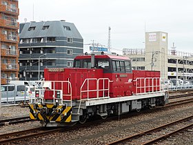 八王子駅構内に停車中のHD300-17 （2017年10月28日）