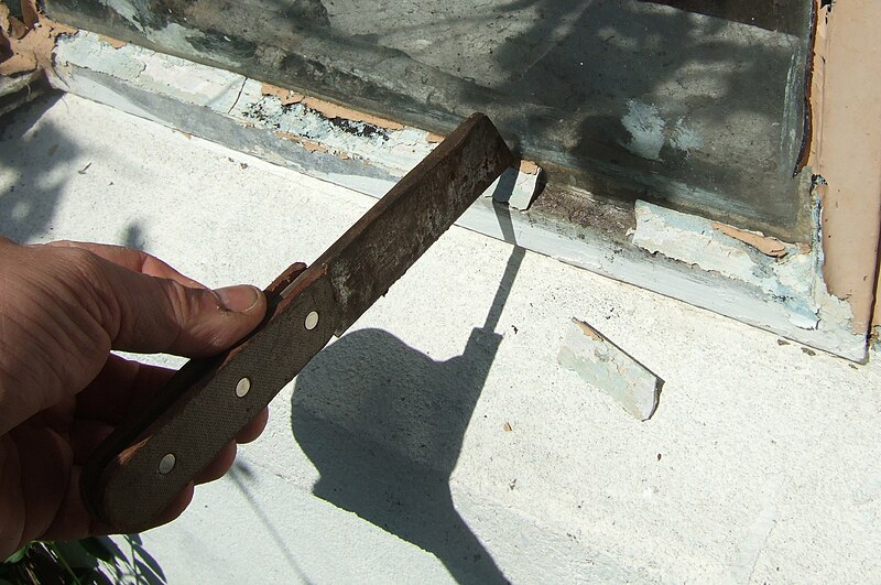 File:Hacking knife chopping glazing putty.jpg