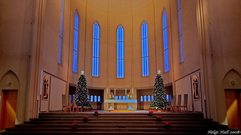 File:Hallgrímskirkja - Last Christmas (3160371678).jpg