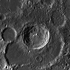 Лунният кратер на Хамилтън LROC.jpg