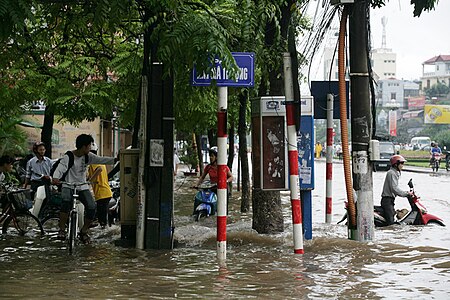 Tập_tin:Hanoi_2008_flood.jpg