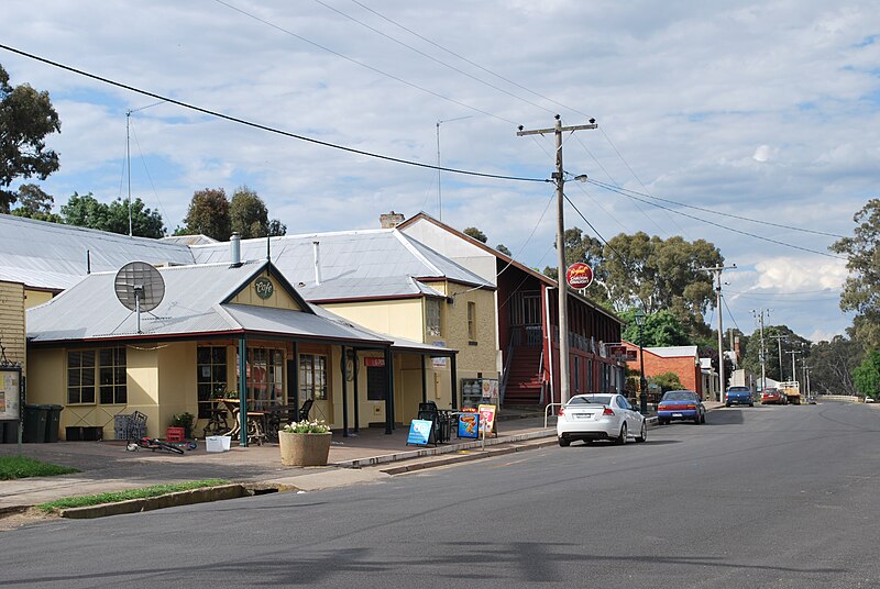 File:Harrow Main Street.JPG