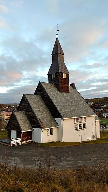 Fil:Havøysund_kirke_i_bakken.jpg