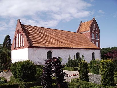 Sådan kommer du til Helnæs Kirke med offentlig transport – Om stedet